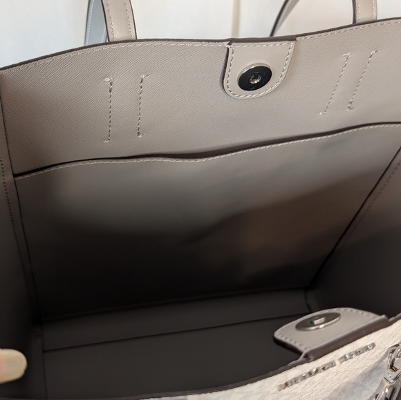 Michael Kors Vincent Large White And Metallic Silver Canvas Tote Coin Pouch NWT - Picture 8 of 9